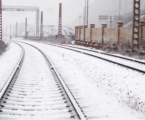 冬天已到，雨雪天氣增多，應該怎么做才能防止凈化板發潮？